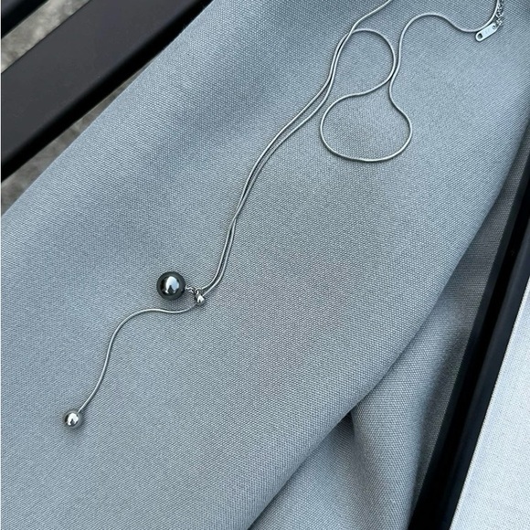 Elegant Silver Pearl Necklace - Picture 1 of 2